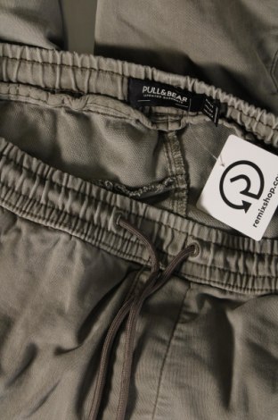 Damenhose Pull&Bear, Größe M, Farbe Grün, Preis € 9,99