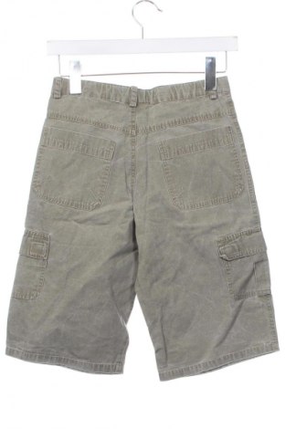 Kinder Shorts Mills, Größe 7-8y/ 128-134 cm, Farbe Grün, Preis 7,00 €