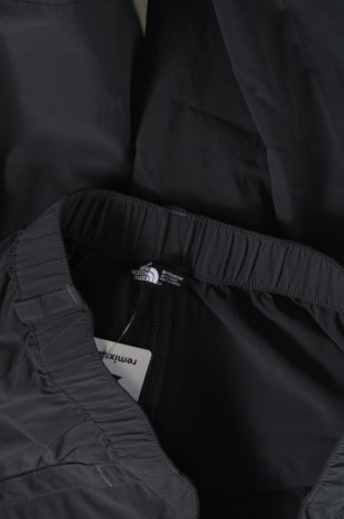 Pantaloni de trening, pentru copii The North Face, Mărime 14-15y/ 168-170 cm, Culoare Gri, Preț 92,86 Lei