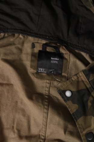 Ανδρικό μπουφάν Bershka, Μέγεθος M, Χρώμα Πολύχρωμο, Τιμή 29,99 €