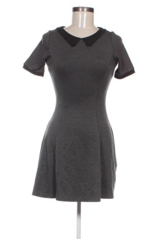 Kleid H&M Divided, Größe S, Farbe Grau, Preis 20,49 €