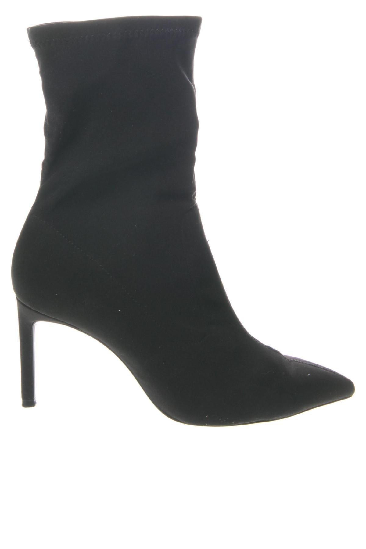 Botine de damă Bershka, Mărime 39, Culoare Negru, Preț 157,99 Lei