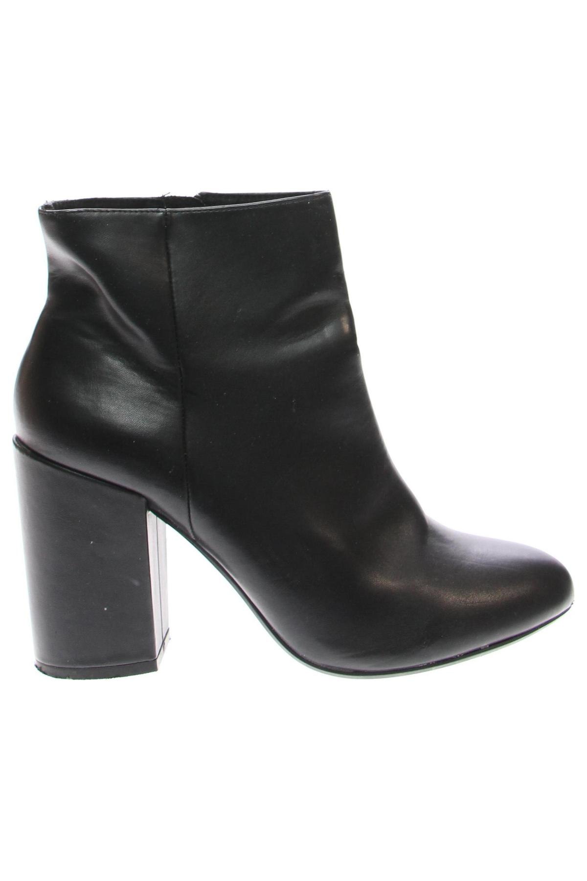 Botine de damă Bershka, Mărime 38, Culoare Negru, Preț 79,99 Lei