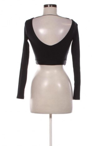 Дамска блуза Bershka, Размер XS, Цвят Черен, Цена 19,00 лв.