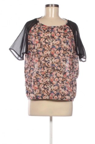 Dámská halenka Pull&Bear, Velikost M, Barva Vícebarevné, Cena  275,00 Kč