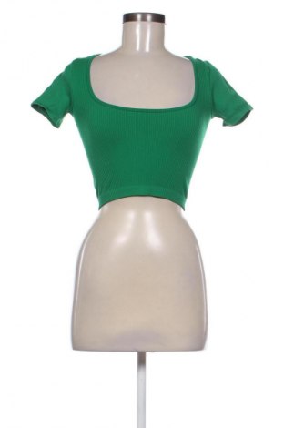 Damen Shirt Stradivarius, Größe XS, Farbe Grün, Preis 9,79 €