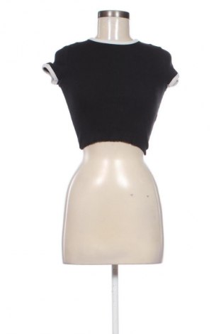 Γυναικείο t-shirt Bershka, Μέγεθος XS, Χρώμα Μαύρο, Τιμή 8,70 €