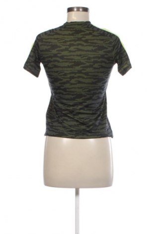 Дамска тениска Nike, Размер M, Цвят Многоцветен, Цена 13,29 €