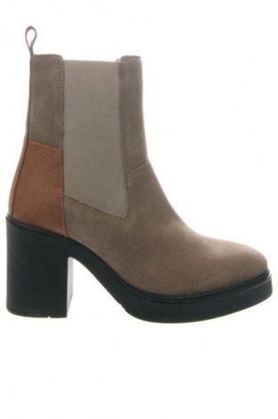 Дамски боти Aada Studios, Размер 39, Цвят Многоцветен, Цена 174,99 лв.