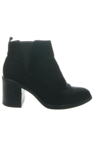 Damen Stiefeletten Stradivarius, Größe 40, Farbe Schwarz, Preis € 46,65
