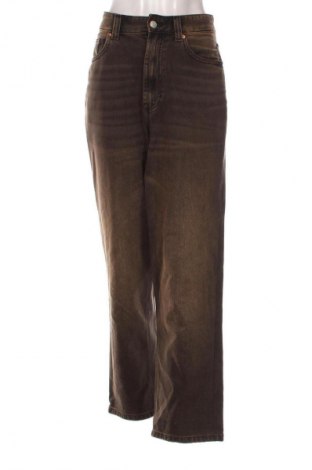 Дамски дънки Bershka, Размер L, Цвят Многоцветен, Цена 28,88 лв.