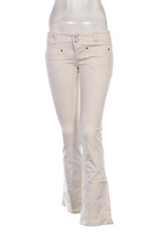 Damen Jeans Bershka, Größe M, Farbe Weiß, Preis 13,99 €