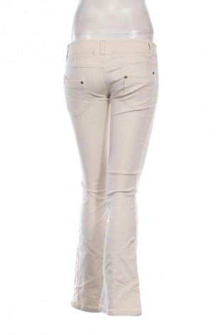 Damen Jeans Bershka, Größe M, Farbe Weiß, Preis 13,99 €