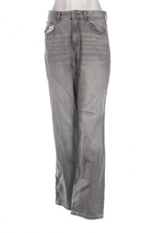 Дамски дънки Bershka, Размер M, Цвят Сив, Цена 15,99 лв.