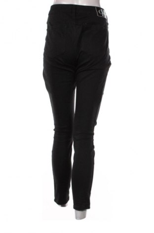 Дамски дънки Calvin Klein Jeans, Размер XL, Цвят Черен, Цена 157,99 лв.