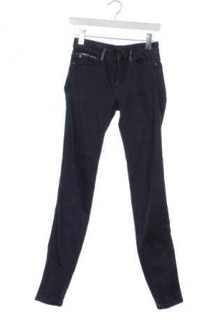 Дамски дънки Guess, Размер M, Цвят Син, Цена 74,97 лв.