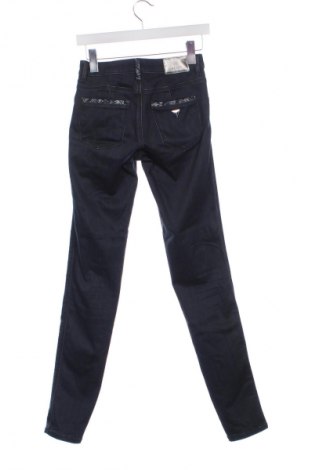 Дамски дънки Guess, Размер M, Цвят Син, Цена 74,97 лв.