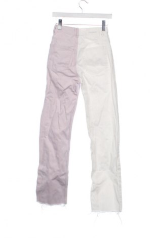 Damskie jeansy Pull&Bear, Rozmiar XXS, Kolor Kolorowy, Cena 66,67 zł