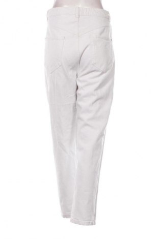 Дамски дънки Reserved, Размер L, Цвят Бял, Цена 49,99 лв.