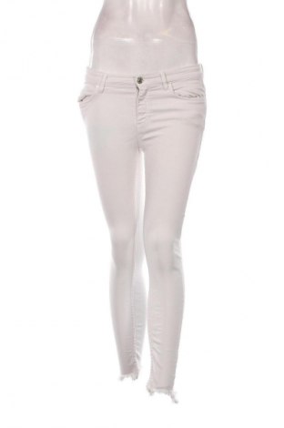 Γυναικείο Τζίν Zara, Μέγεθος S, Χρώμα Λευκό, Τιμή 14,00 €