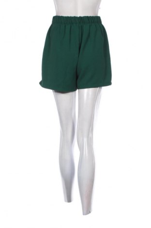 Damen Shorts Bershka, Größe M, Farbe Grün, Preis € 6,99