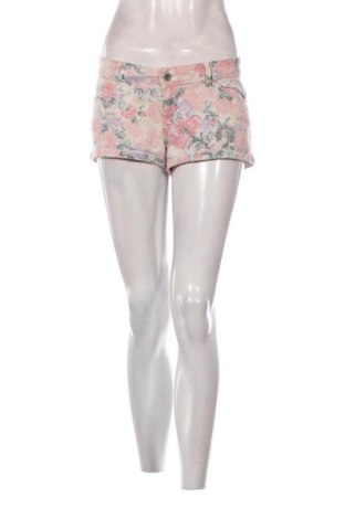 Γυναικείο κοντό παντελόνι Bershka, Μέγεθος XL, Χρώμα Πολύχρωμο, Τιμή 9,72 €