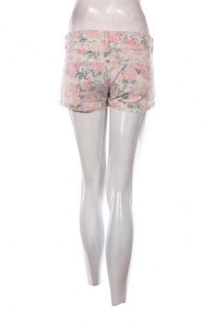 Γυναικείο κοντό παντελόνι Bershka, Μέγεθος XL, Χρώμα Πολύχρωμο, Τιμή 9,72 €