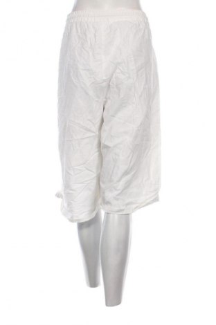 Дамски къс панталон Bpc Bonprix Collection, Размер 3XL, Цвят Бял, Цена 16,99 лв.