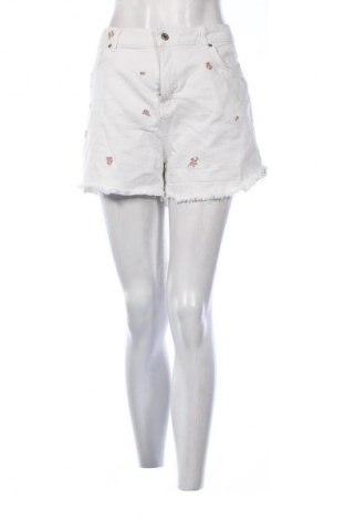 Дамски къс панталон Clockhouse, Размер XL, Цвят Бял, Цена 19,00 лв.