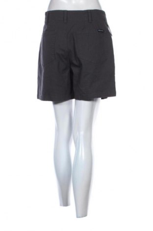 Дамски къс панталон Columbia, Размер M, Цвят Сив, Цена 77,99 лв.
