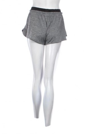 Damen Shorts PUMA, Größe S, Farbe Grau, Preis 17,00 €