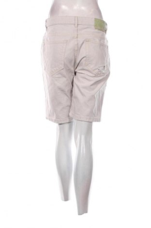 Дамски къс панталон Pull&Bear, Размер L, Цвят Бежов, Цена 19,00 лв.