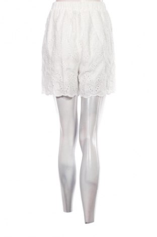 Γυναικείο κοντό παντελόνι SHEIN, Μέγεθος 3XL, Χρώμα Λευκό, Τιμή 8,99 €