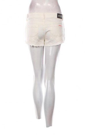 Дамски къс панталон Superdry, Размер M, Цвят Бял, Цена 44,00 лв.