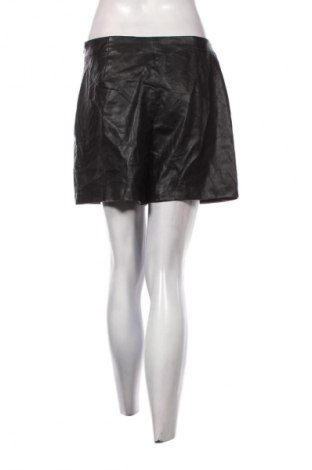 Дамски къс панталон Zara, Размер M, Цвят Черен, Цена 14,99 лв.