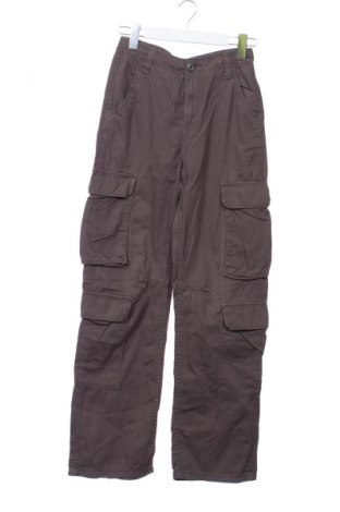 Γυναικείο παντελόνι Bershka, Μέγεθος XS, Χρώμα Γκρί, Τιμή 15,00 €