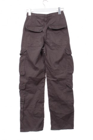 Γυναικείο παντελόνι Bershka, Μέγεθος XS, Χρώμα Γκρί, Τιμή 15,00 €