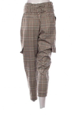 Γυναικείο παντελόνι Bershka, Μέγεθος M, Χρώμα Πολύχρωμο, Τιμή 16,15 €