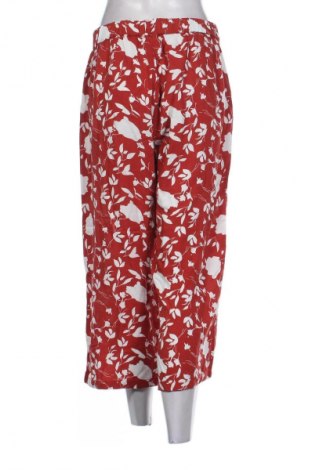 Damskie spodnie C'est Beau La Vie, Rozmiar M, Kolor Kolorowy, Cena 94,34 zł