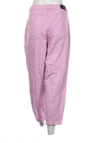 Damskie spodnie Madeleine, Rozmiar XL, Kolor Różowy, Cena 76,99 zł