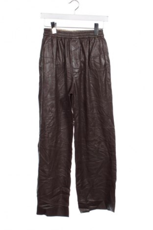 Дамски панталон Nanushka, Размер XS, Цвят Кафяв, Цена 71,99 лв.