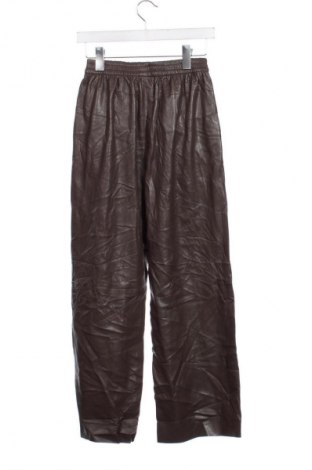 Дамски панталон Nanushka, Размер XS, Цвят Кафяв, Цена 71,99 лв.