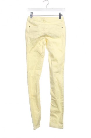 Damskie spodnie ONLY, Rozmiar XS, Kolor Żółty, Cena 62,07 zł