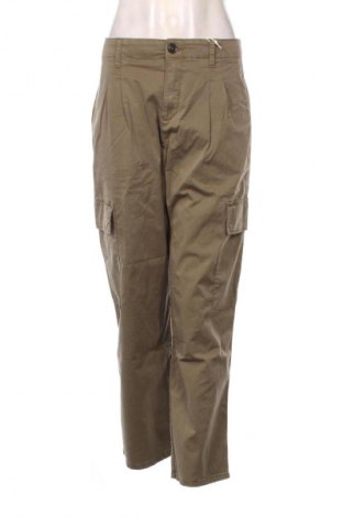 Дамски панталон S.Oliver, Размер M, Цвят Зелен, Цена 93,99 лв.