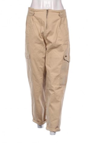 Дамски панталон Lois, Размер M, Цвят Бежов, Цена 142,99 лв.