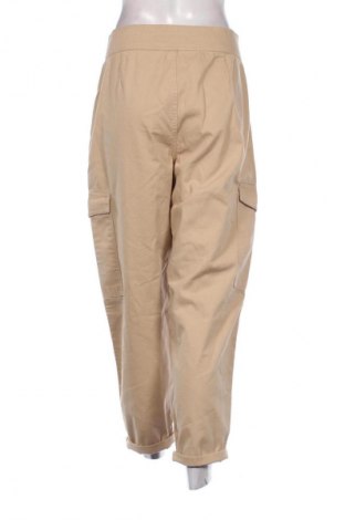 Дамски панталон Lois, Размер M, Цвят Бежов, Цена 142,99 лв.