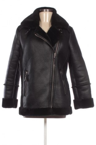 Дамско палто Stradivarius, Размер S, Цвят Черен, Цена 58,65 лв.