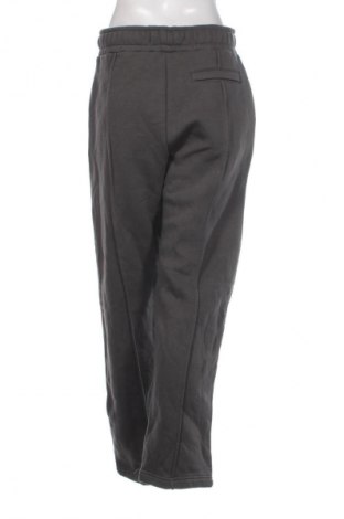 Dámské tepláky Bershka, Velikost M, Barva Šedá, Cena  299,00 Kč