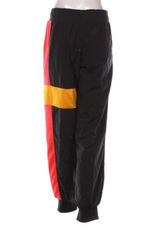 Damskie spodnie sportowe Reebok X Gigi Hadid, Rozmiar M, Kolor Kolorowy, Cena 156,00 zł