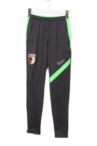 Детско спортно долнище Nike, Размер 11-12y/ 152-158 см, Цвят Многоцветен, Цена 34,00 лв.